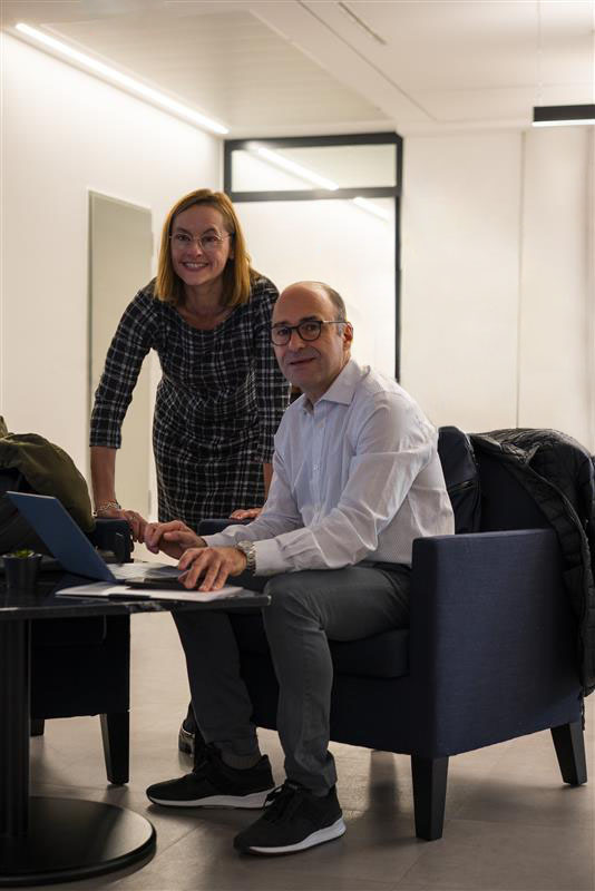 Anja und Daniel bei der Arbeit